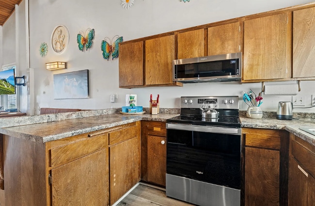 Building Photo - Fully Furnished 2 Bed / 2 Bath Corner Unit...
