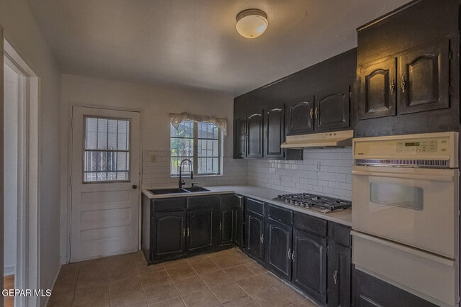 Building Photo - 4029 Hueco Ave