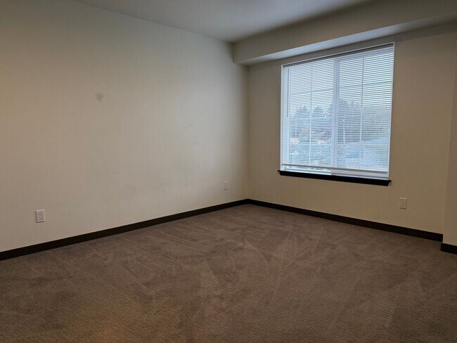Building Photo - 215 N 76th Ave