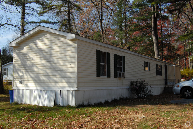 Building Photo - Whispering Pines