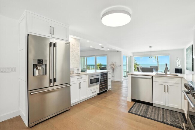 Building Photo - 9517 Gulf Shore Dr
