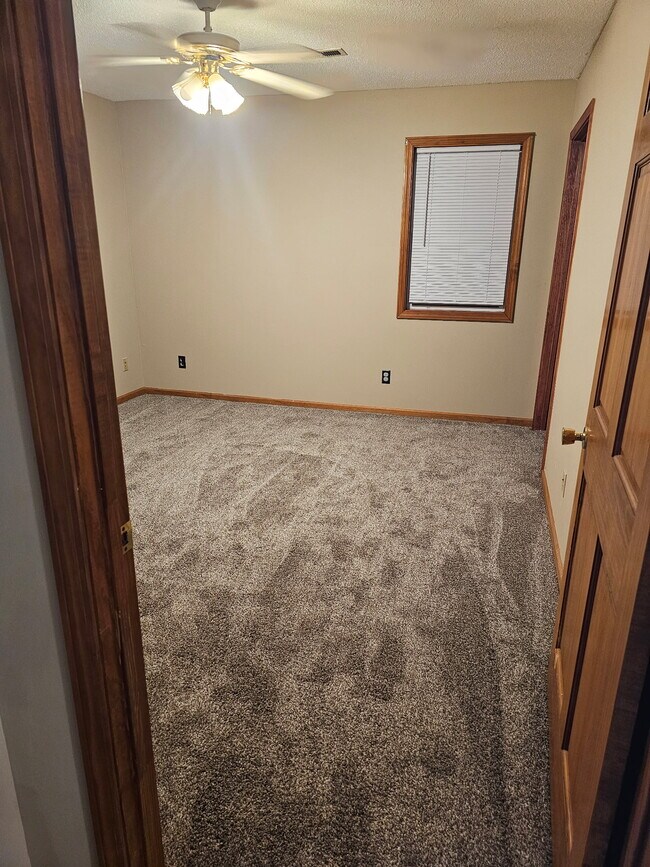 Building Photo - 204 W State St