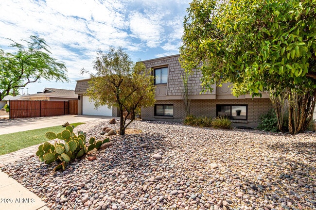 Building Photo - 8307 E Buena Terra Way