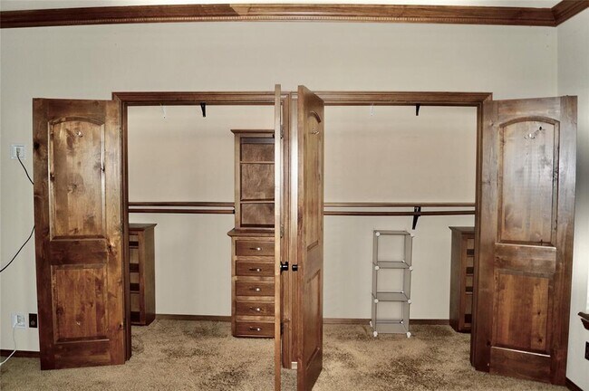 Building Photo - 3018 Holly Hall St