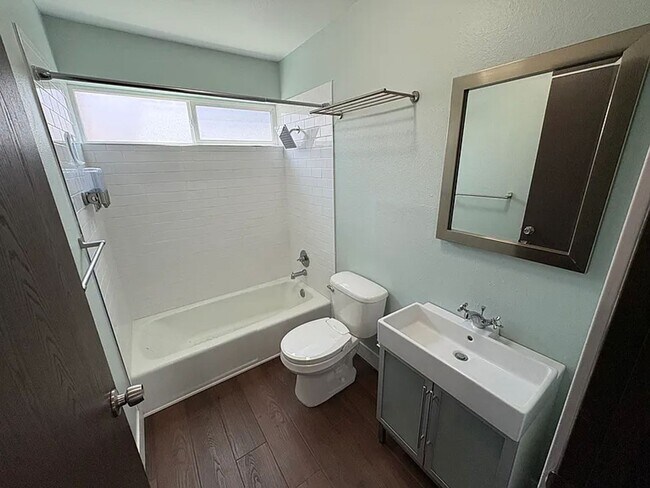 Building Photo - 2 Bedroom 2 Bath Condo in Salt Lake City!