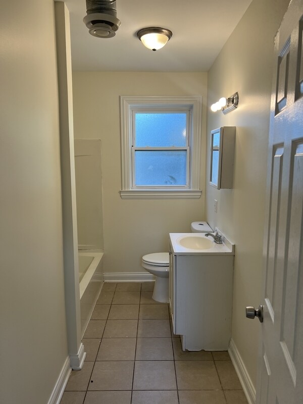 Building Photo - 653 E 90th Pl