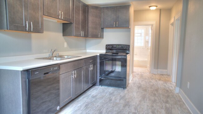 Building Photo - 2865 N Frederick Ave