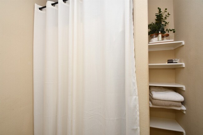 Building Photo - 24119 Via Renata Dr