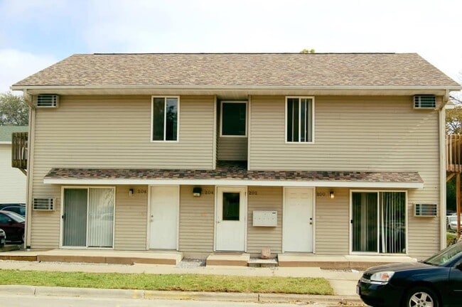 Building Photo - 202 10th St N