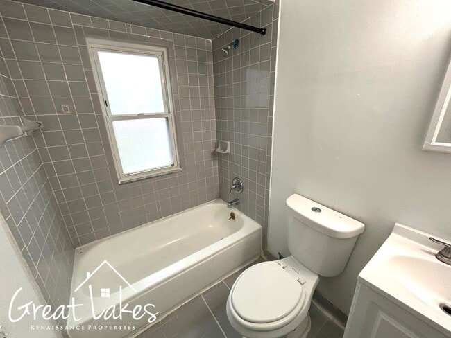 Building Photo - Lovely 2 Bedroom 1 Bathroom now available for rent