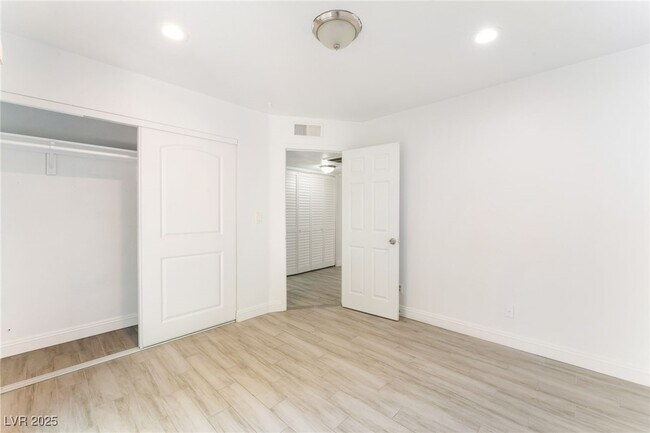 Building Photo - 3951 Steinbeck Dr