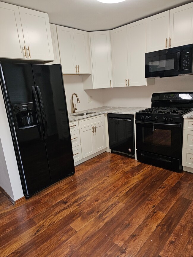 Building Photo - 619 Dlyn St