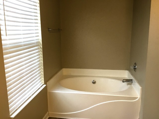 Building Photo - 357 Pinecrest Ct