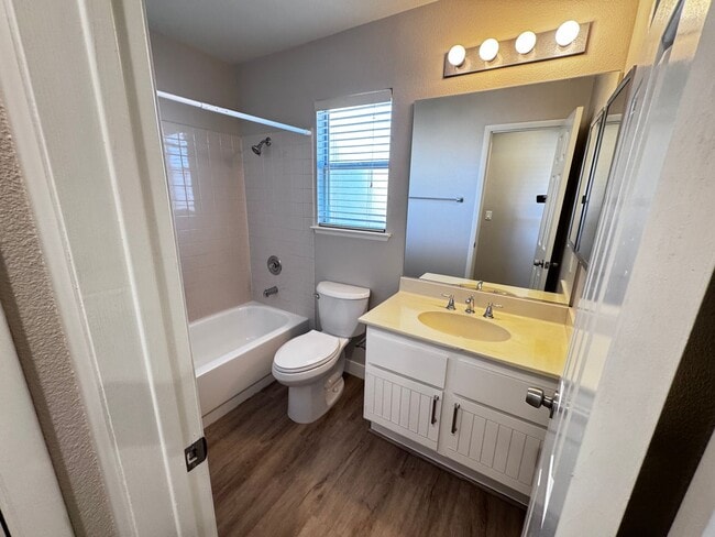 Building Photo - Quaint Home in the Beautiful Desert Shores Community!
