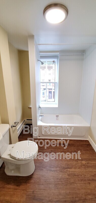 Building Photo - 128 New St