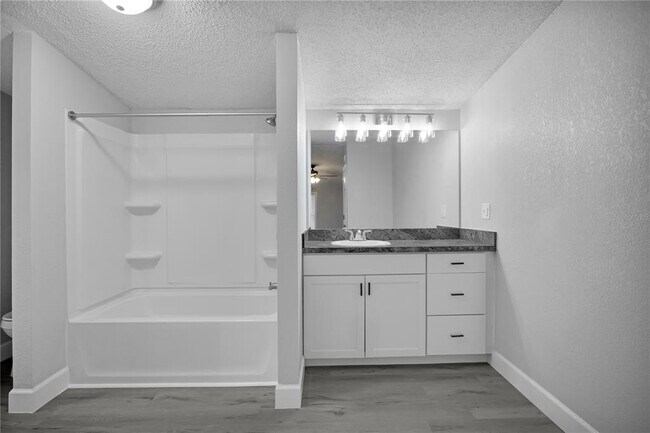 Building Photo - 10526 Bay Hills Cir