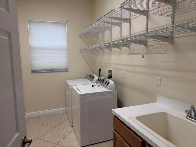 Building Photo - 2218 SW Panther Trce