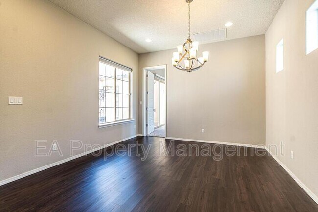 Building Photo - 827 Mesa Roja Trail NE