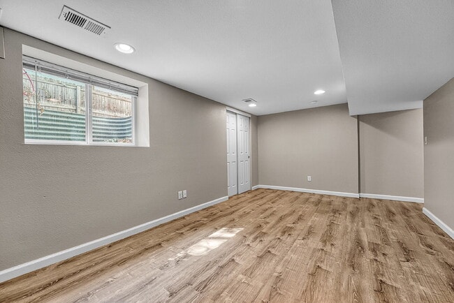 Building Photo - $1,240.95 -  1 bed, 1 bath Condo in Denver.