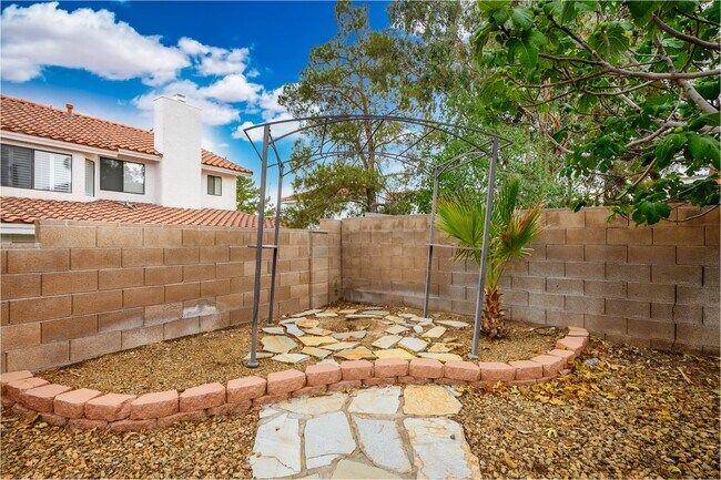 Building Photo - 9001 Feather River Ct