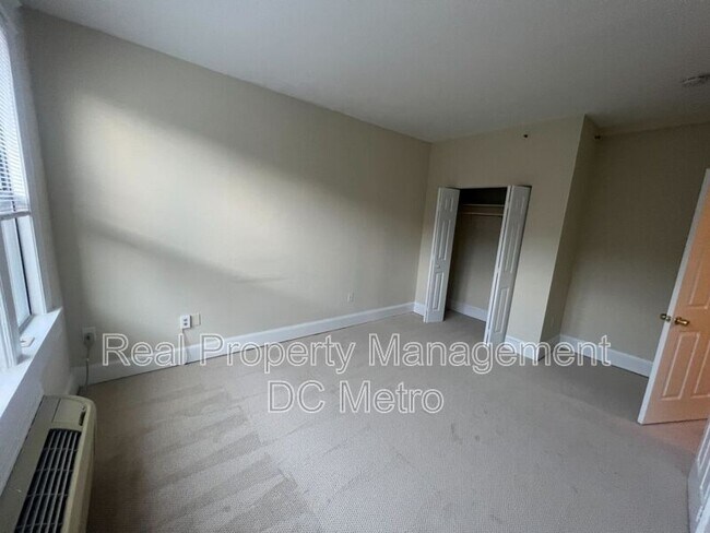 Building Photo - 815 Maryland Ave NE
