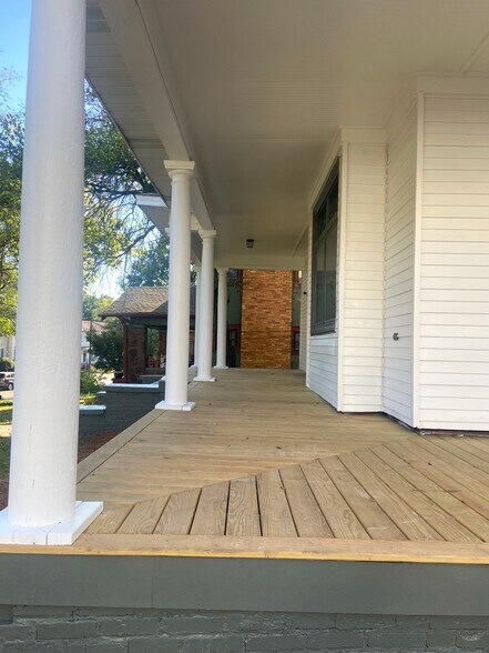 Building Photo - 1716 14th Ave S