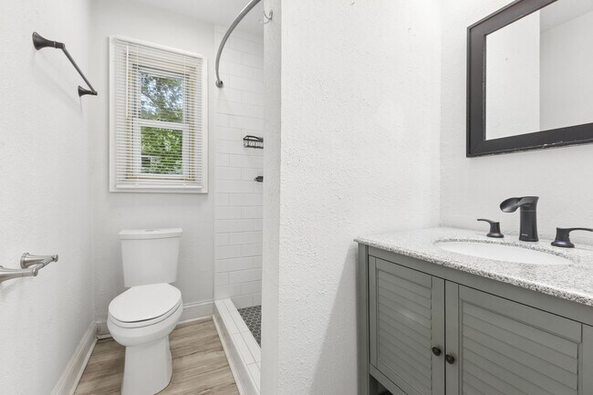 Building Photo - Move In Ready Norfolk Home!!