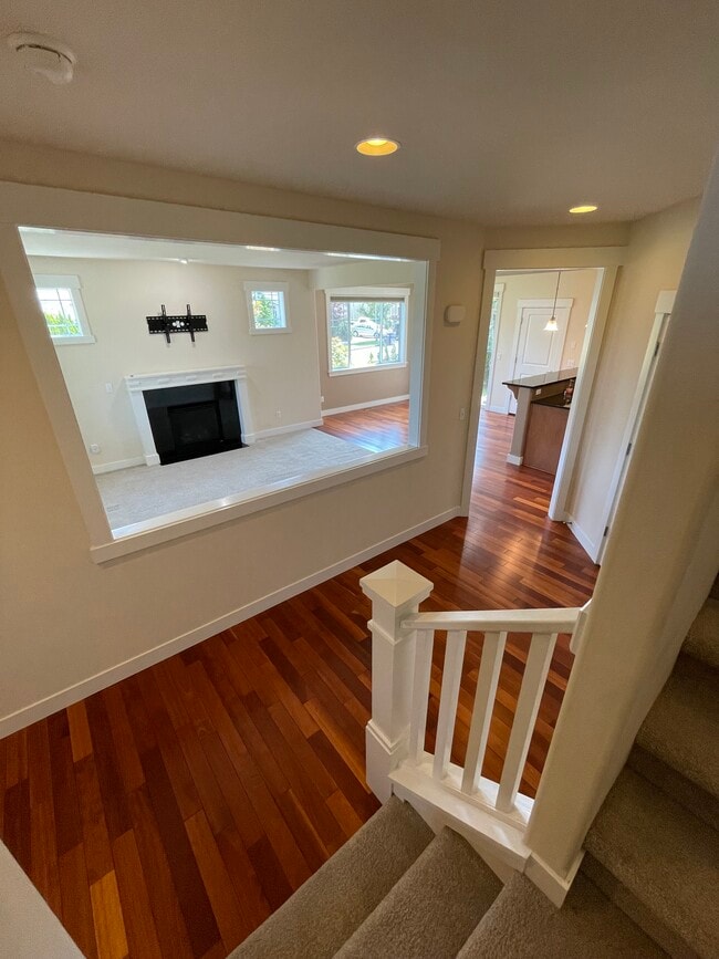 Building Photo - 13904 North Pointe Cir