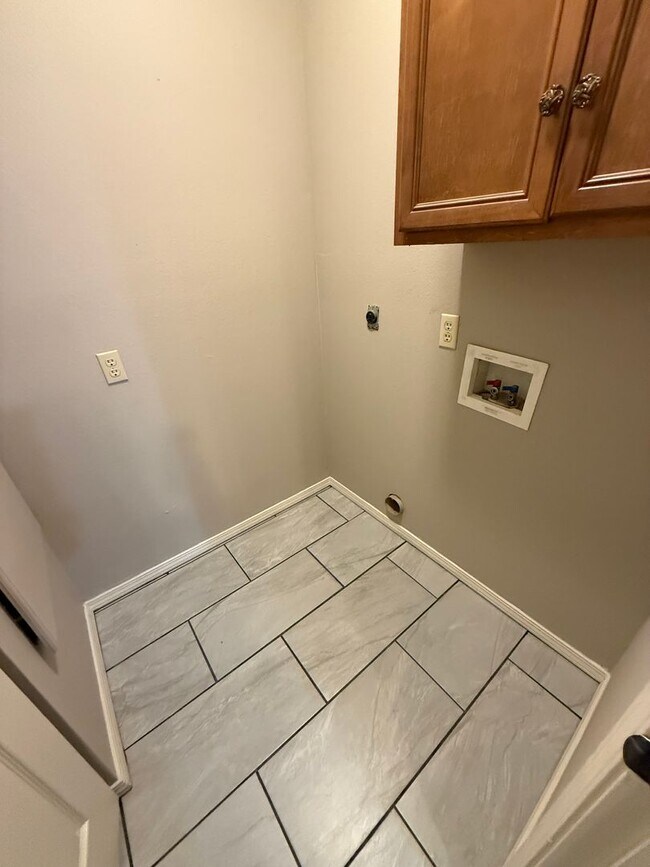 Building Photo - 1528 N 24th St