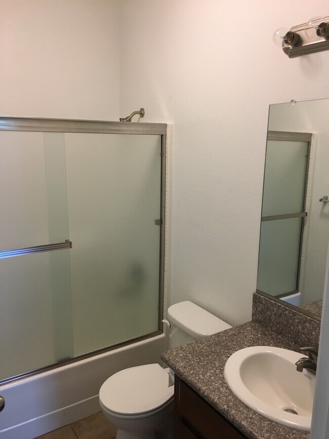 Building Photo - *Move in Special*