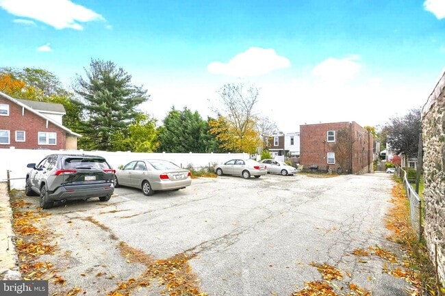 Building Photo - 514 Seville St