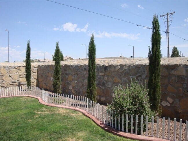 Building Photo - 3808 Tierra Allen Pl