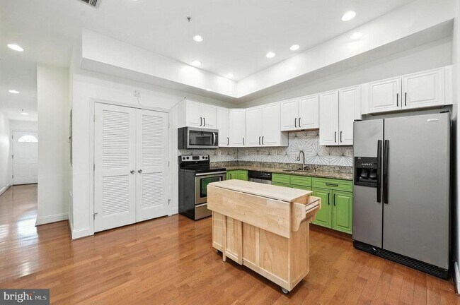 Building Photo - 408 Kennedy St NW