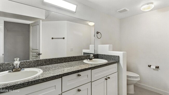 Building Photo - 574 Duchess Dr