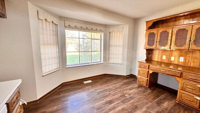 Building Photo - 12109 Camelot Dr