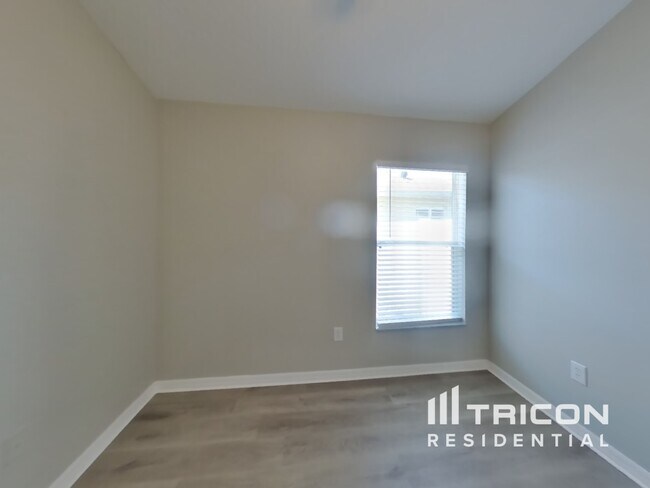 Building Photo - 3921 Langdrum Dr