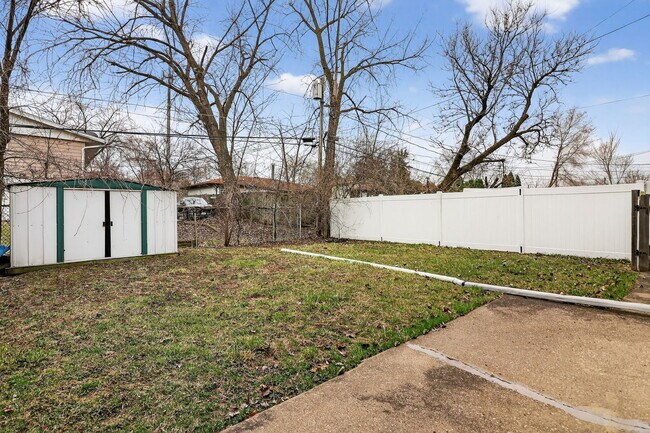 Building Photo - 1319 Highland Ave