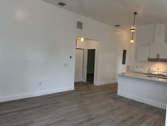 Building Photo - Arlington