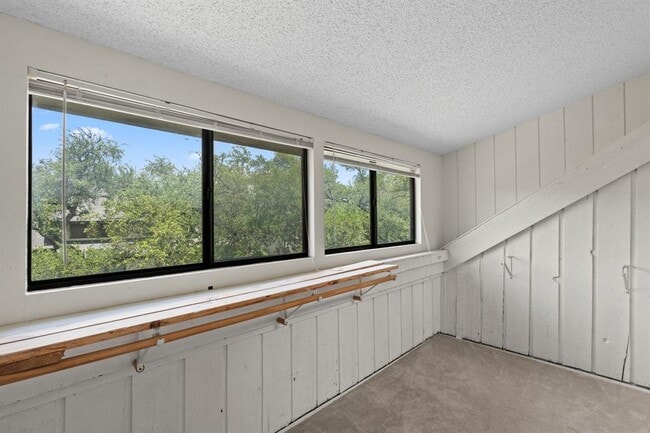 Building Photo - 13 Casa Verde St