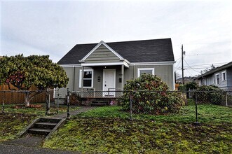 Building Photo - Spacious South Tacoma Home with Modern Updates & Fenced Yard