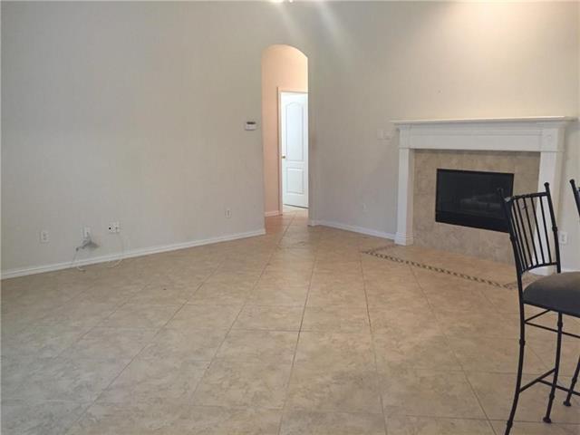 Building Photo - 1004 Royal Oaks Dr