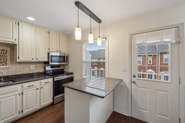 Building Photo - 219 Fairmont Ct