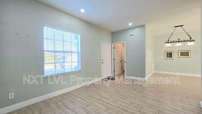 Building Photo - 2122 SW 29th Terrace