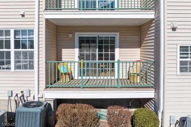 Building Photo - 904 Rhoads Dr
