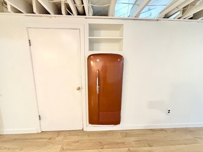 Building Photo - FREE SEPTEMBER RENT!! - Harris Park Brick ...