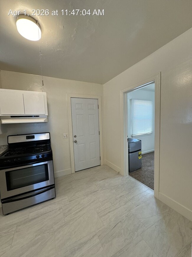 Building Photo - Country Home located in Tulare Available Now!!