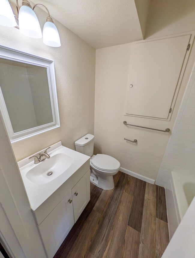 Building Photo - 3524 Mobile Ave