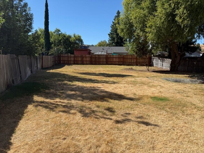 Building Photo - Browns Valley 3 Bedroom 2.5 Bath 2 Story w...
