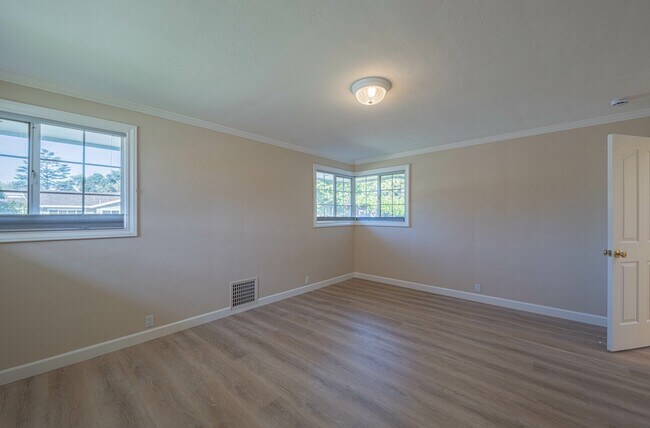 Building Photo - 509 Manor Dr