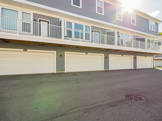 Building Photo - Move-In Ready 3-Bedroom Home in Prime Downtown Brighton!